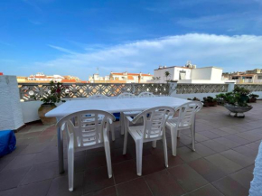 Apartment for eight people near sea beach